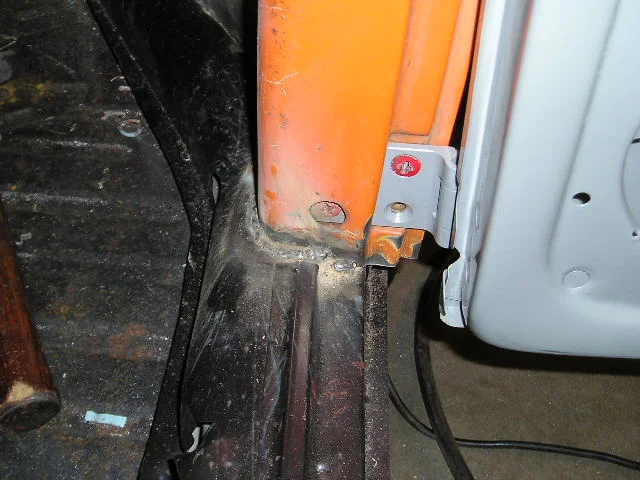 36 Close-up hinge pillar.jpg