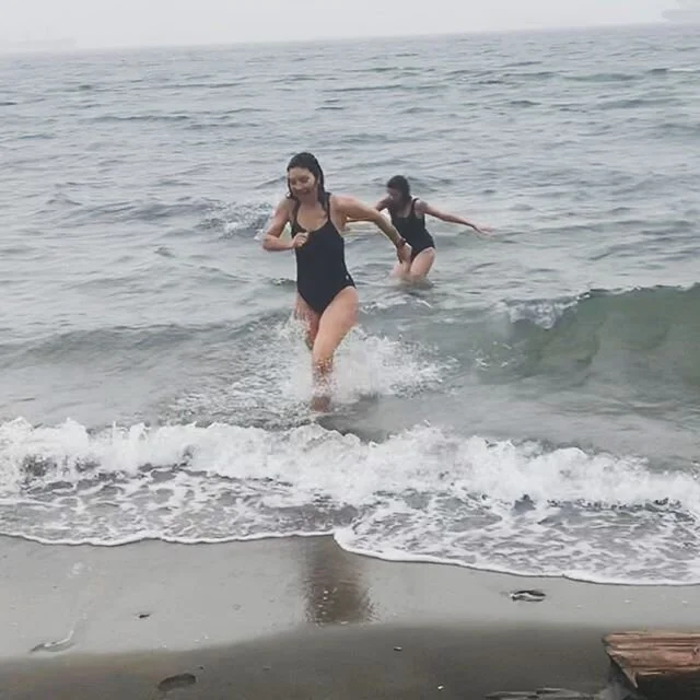Washing away 2019 with a brisk polar pacific plunge! #coldandtingly #polarbearplunge #lastdayoftheyear #solong2019 #hello2020