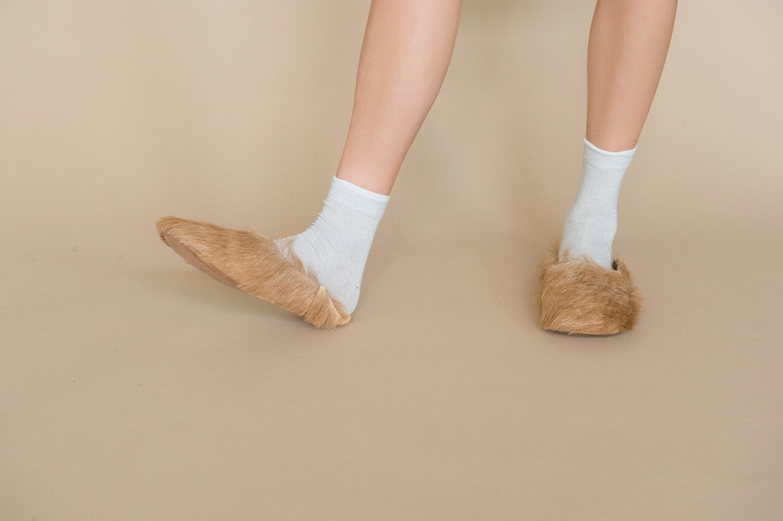 DANCINGFEET.gif