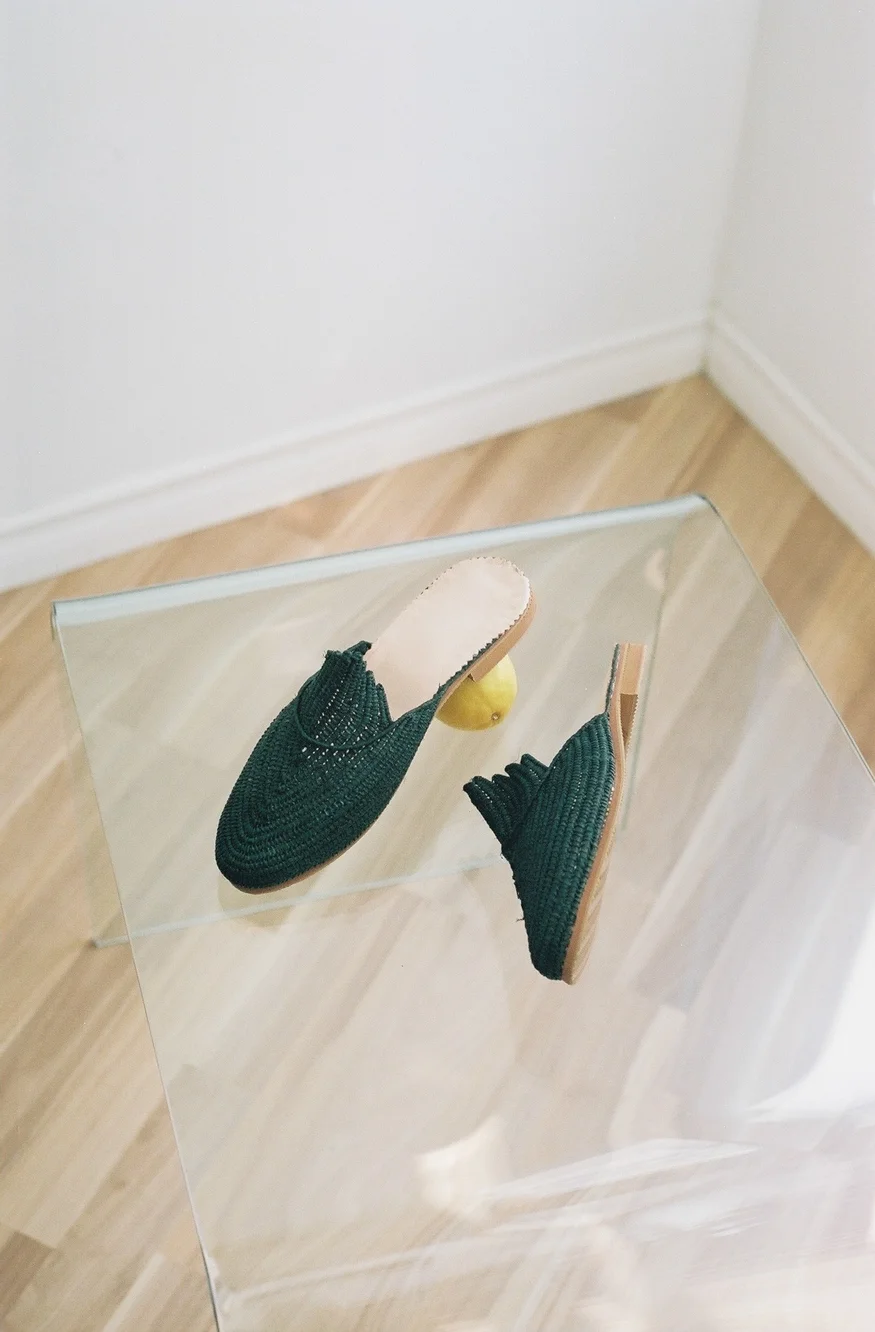 raffia slide black.jpg