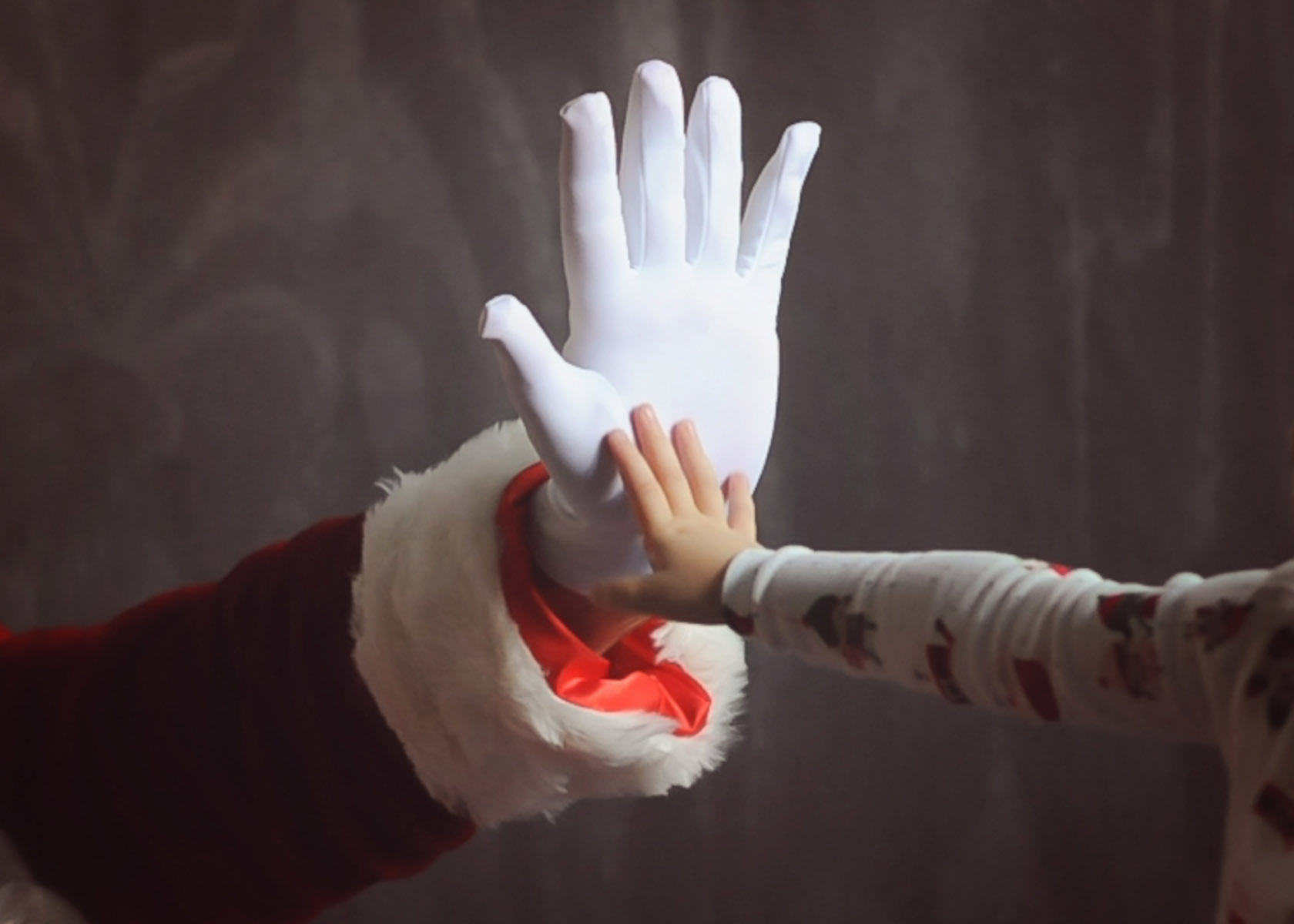 G hi 5 w Santa WEB.jpg