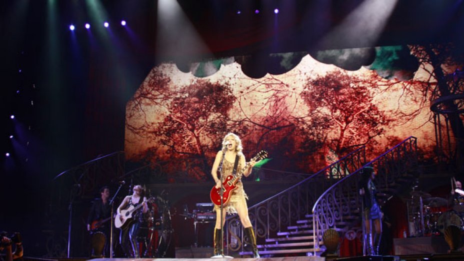 taylor_swift_stage_a_l.jpg