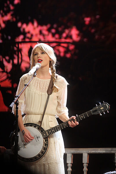 ZZZ400px-Taylor_Swift_Speak_Now_Tour_(6966915023) copy.jpg