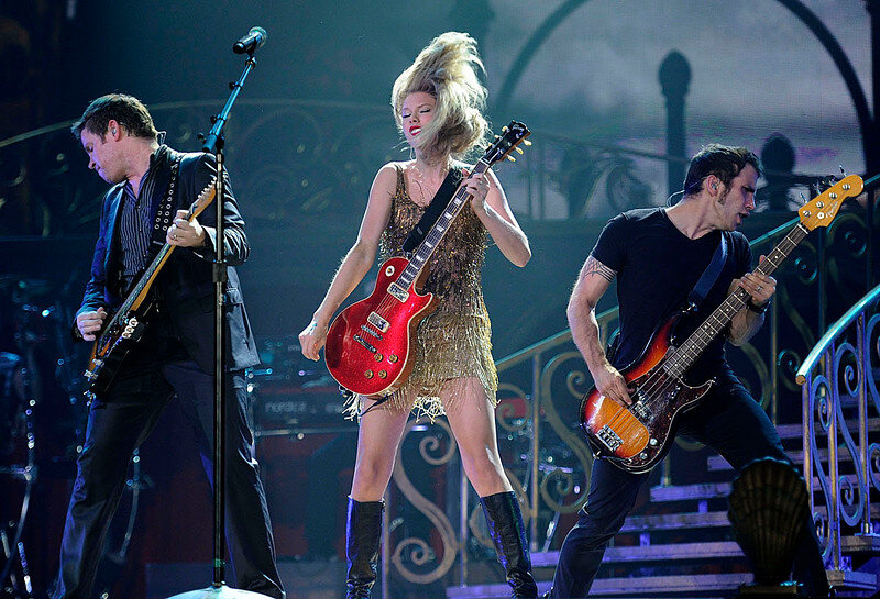 ZZZTAYLOR_SWIFT_JL23-L copy.jpg