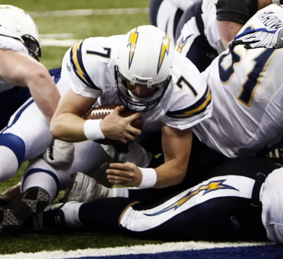 Billy Volek's quarterback sneak late in the fourth quarter pushed San Diego past defending Super Bowl champion Indianapolis in the AFC playoffs.