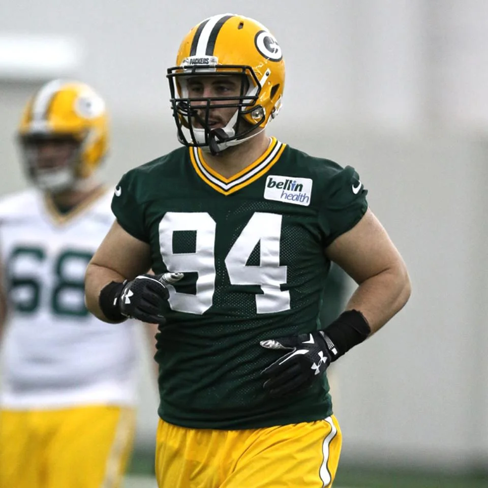 Dean Lowry adds significant size to the Packers defensive line at 6-6, 296 pounds.