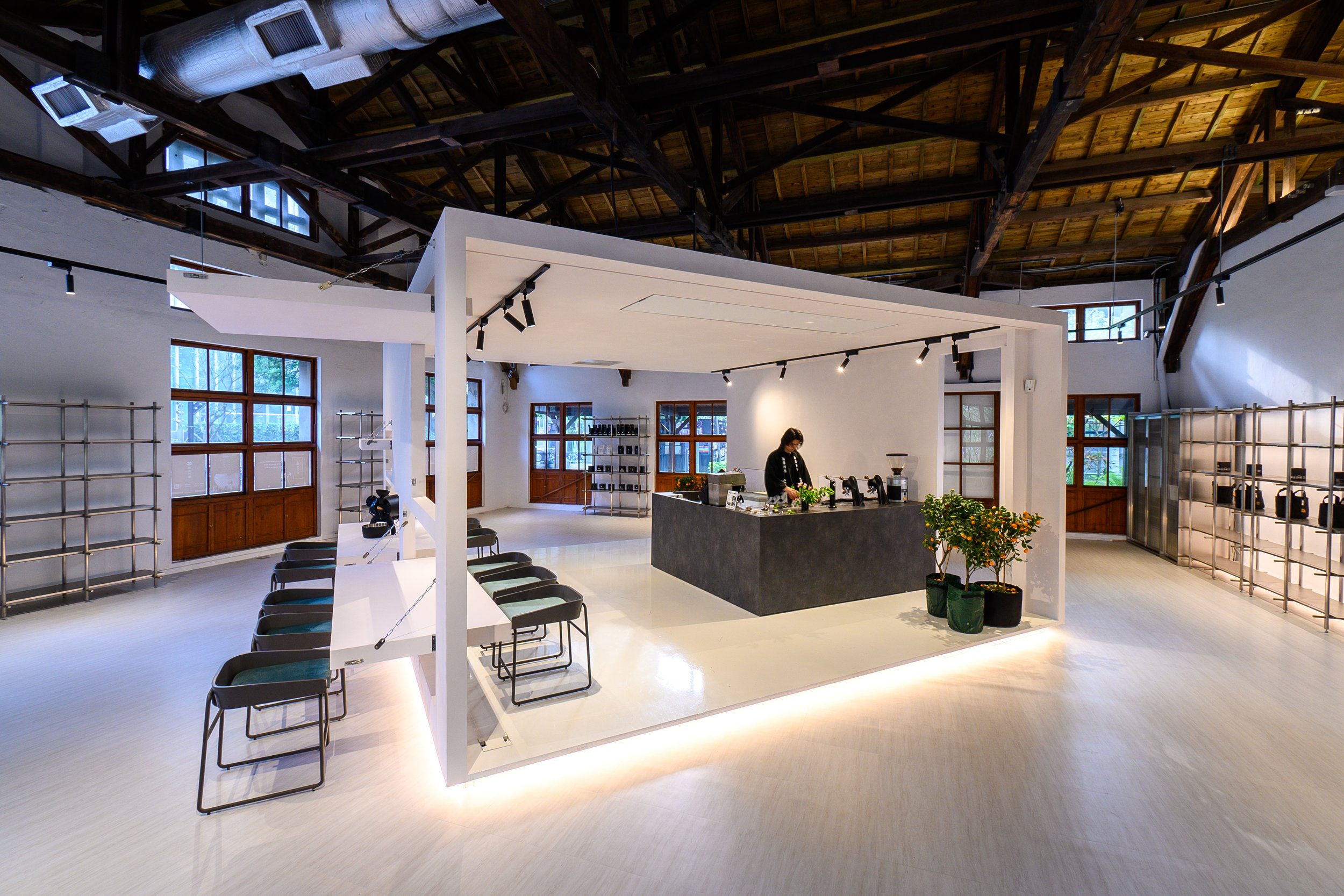 Island133策展區域,目前以CN Flower創辦人凌宗湧策劃「Root to Table向世界公開台灣可食花草」展覽為主.jpg