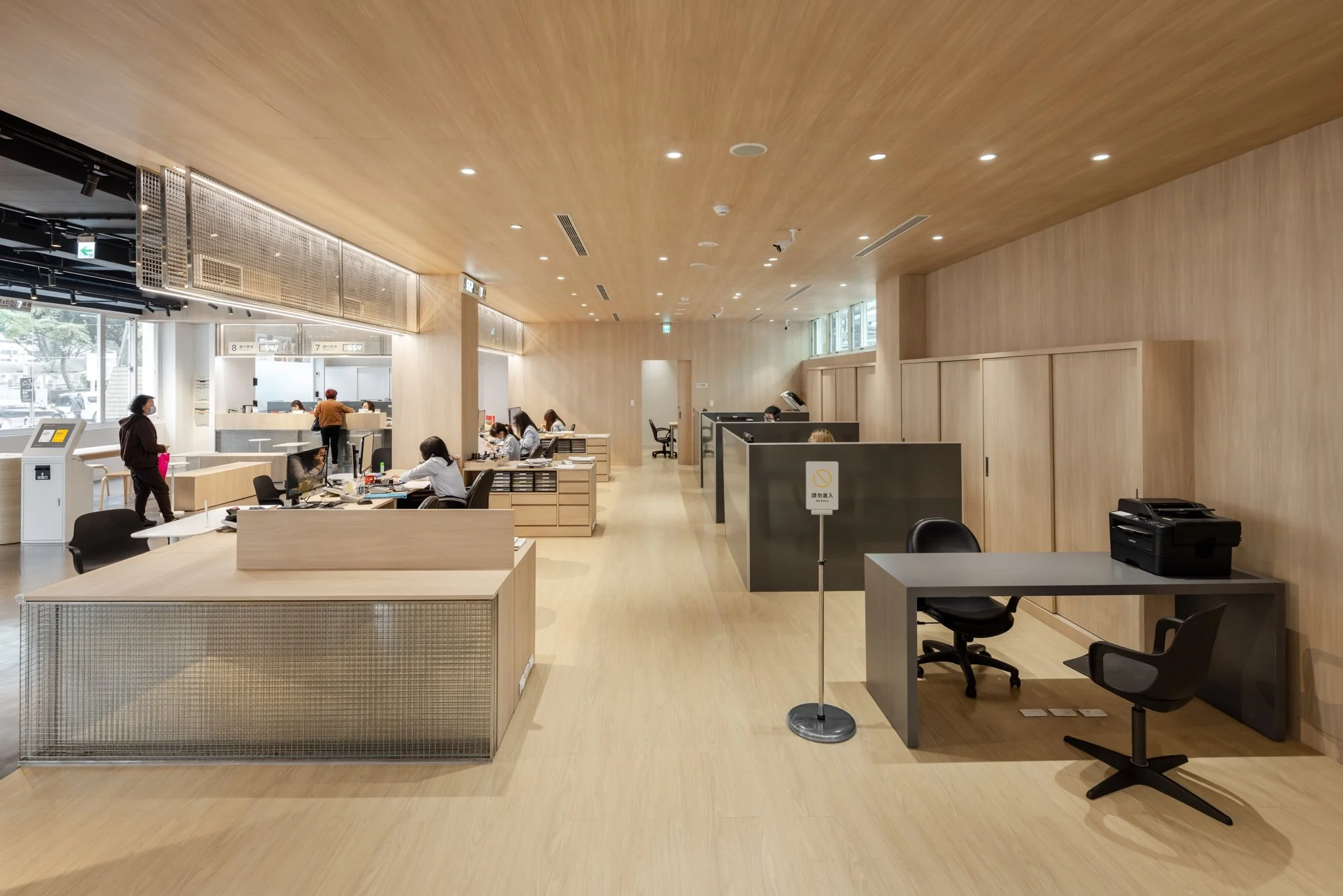 06 以溫潤的木質調調節環境氣氛.jpg