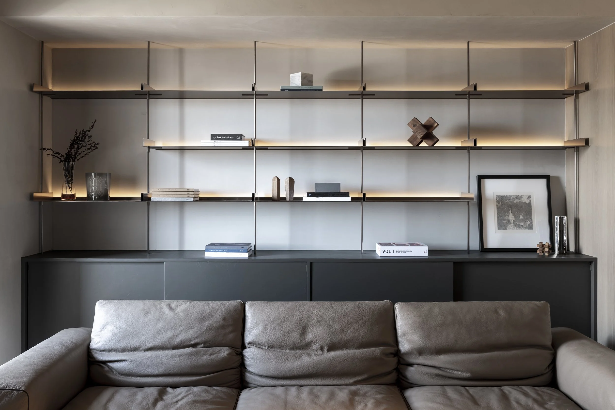 09_客廳展示櫃_柏成設計提供，李國民拍攝.jpg