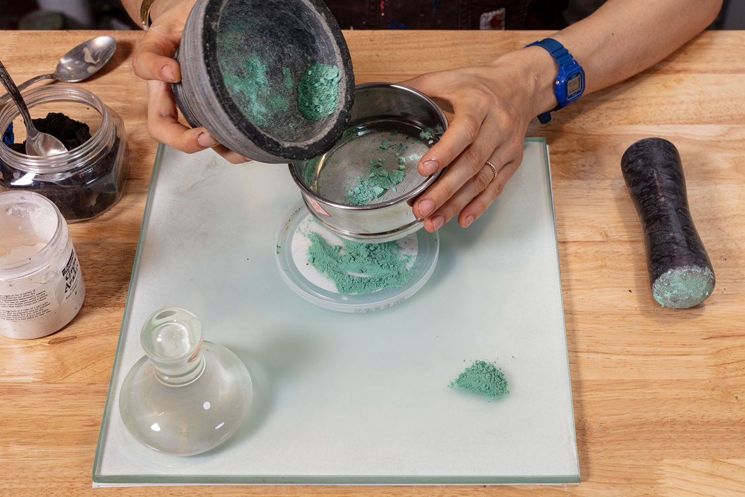 web_ink_mulling_grinding_pigment.jpg
