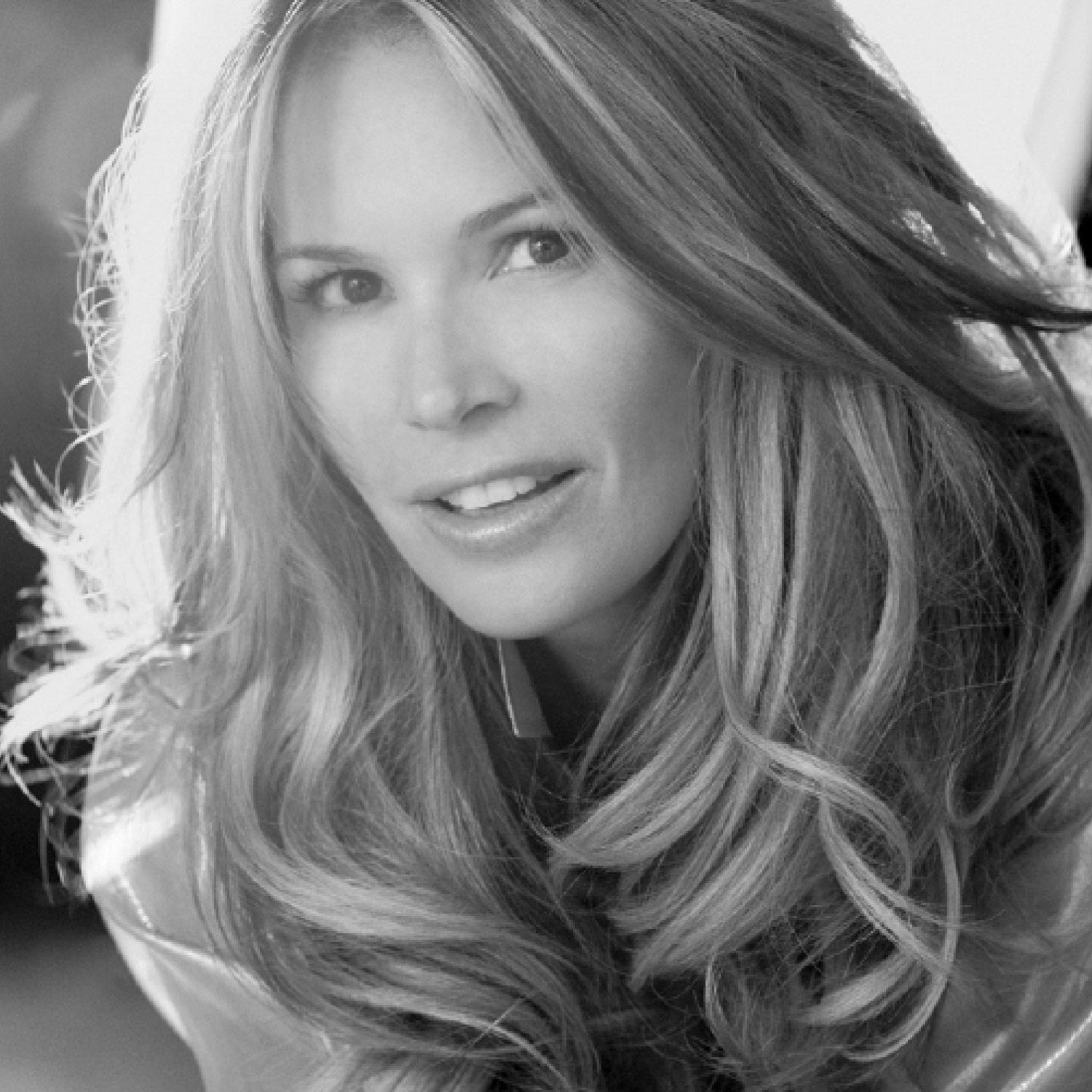 Elle-Macpherson-Intimates-facebook-portrait.jpg