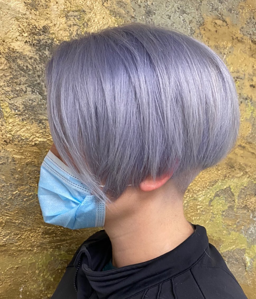 It&rsquo;s been a hot humid summer but can we agree on some cool relief?! This hair vibe is cooling us off 💨💨💨
.
.
.
.
.
#wella #wellahair #coolhair #coolhaircolor #bluehair #iceblue #crafthair #crafthaircolor #crafthairdresser #torontosalon #toro