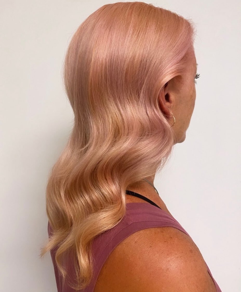 ROS&Eacute; all the way 🗯🗯🗯
.
.
.
.
.
#wella #wellahair #wellacolortouch #wellaprofessional #wellacolorcharm #hairbrained #ros&eacute; #rosehair #crafthaircolor #crafthairdresser #torontosalon #torontohairdresser #torontohair #elevatecolor #saleha