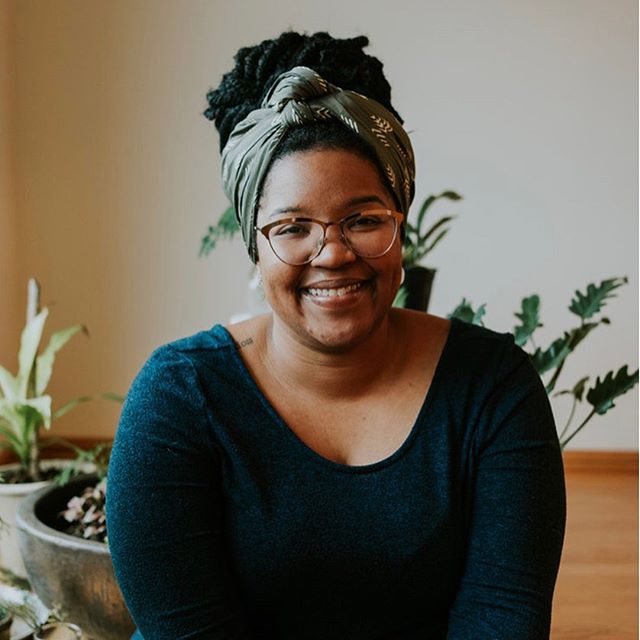 An introduction to the powerhouse co-facilitator I get the honor of leading with at the ✨Tend + Renew Postpartum Retreat ✨on September 29th:

Davinah (@rootedbirthdoula) is a Black full spectrum doula and educator based in Seattle, WA (unceded Duwami