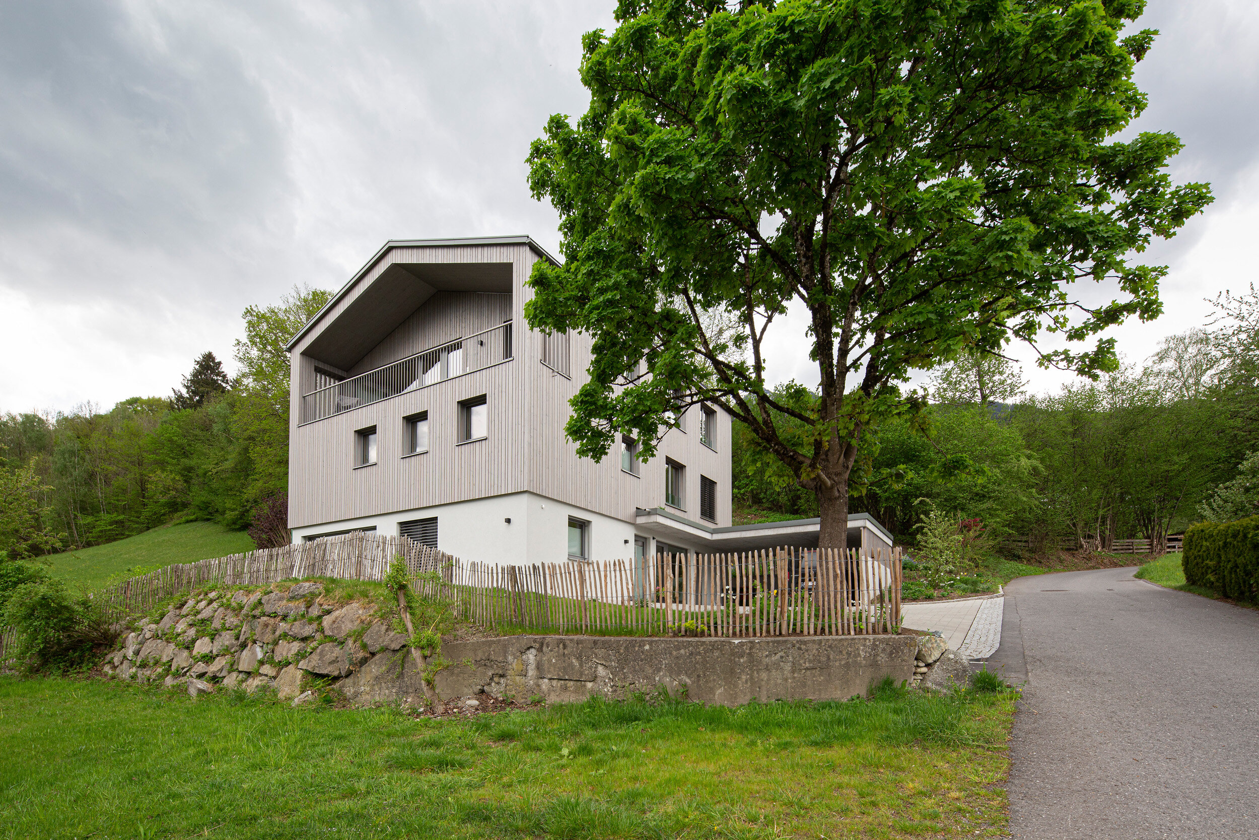 Zweifamilienhaus am Hang, Fotos Petra Rainer