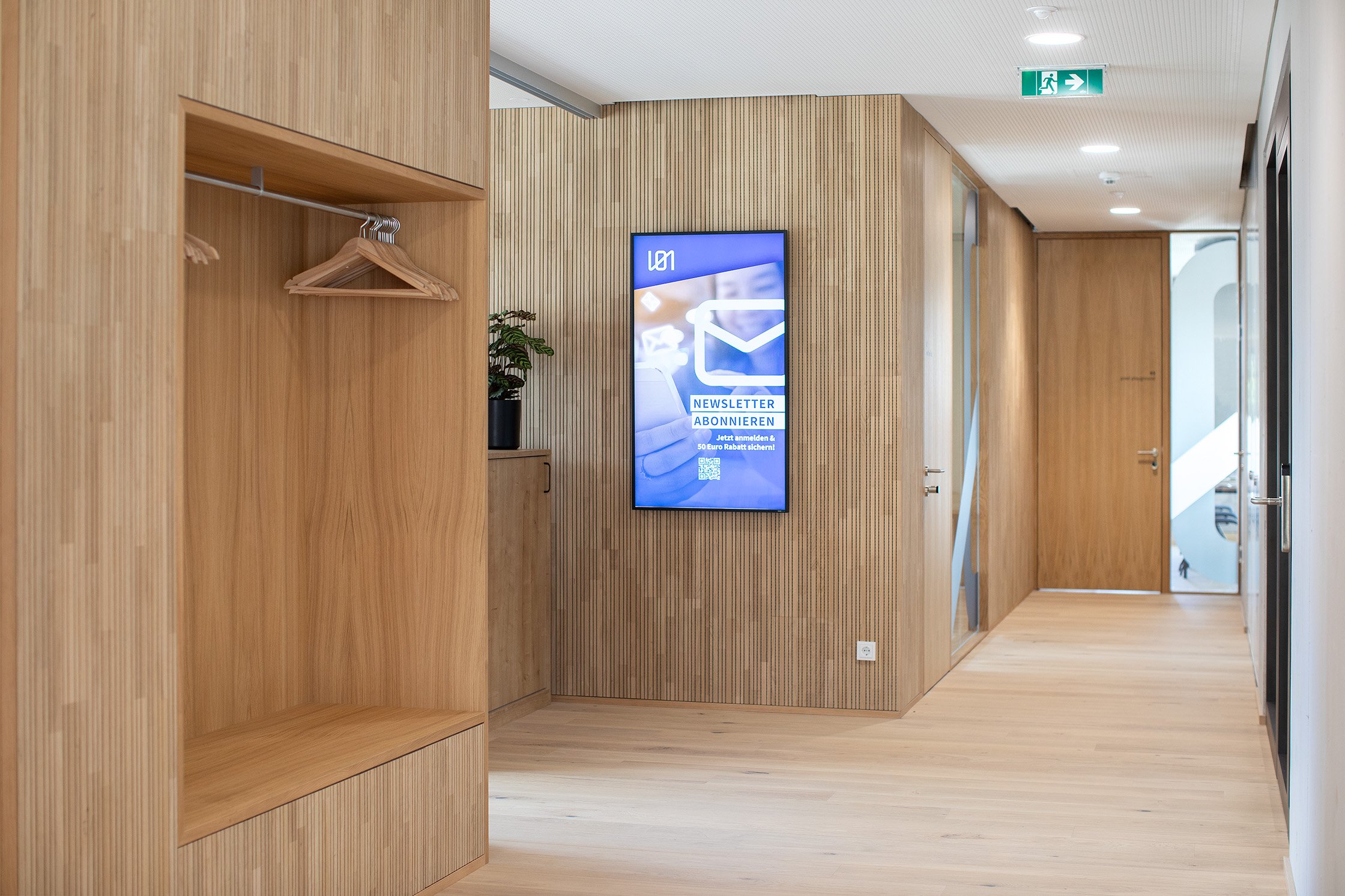 digital-campus-vorarlberg-garderobe-flur.jpg