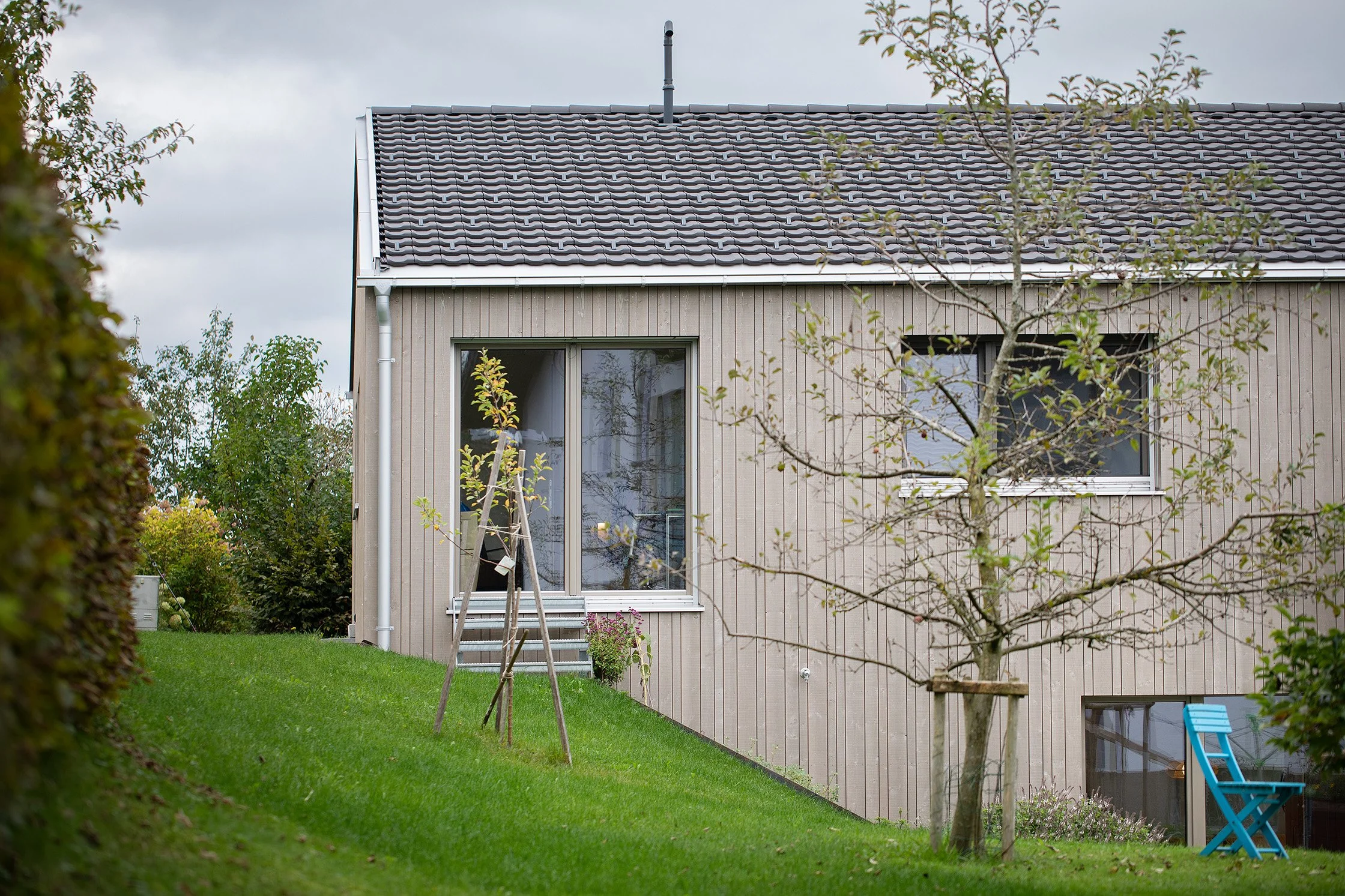 gartenansicht-hanghaus-fassade-fichte-bregenzerwald.jpg