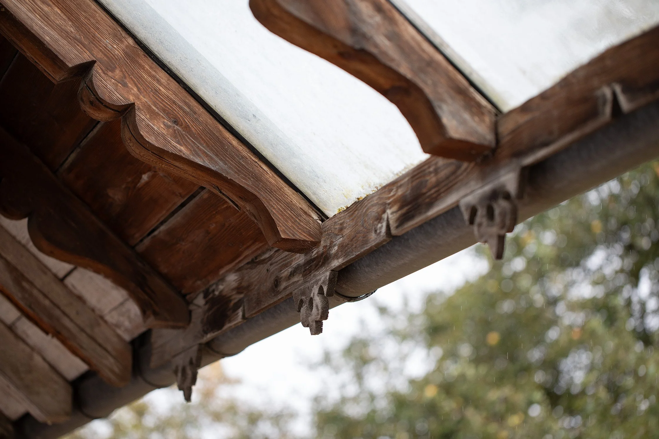 Sanierung W – Historische Dachkonstruktion aus Holz.jpg