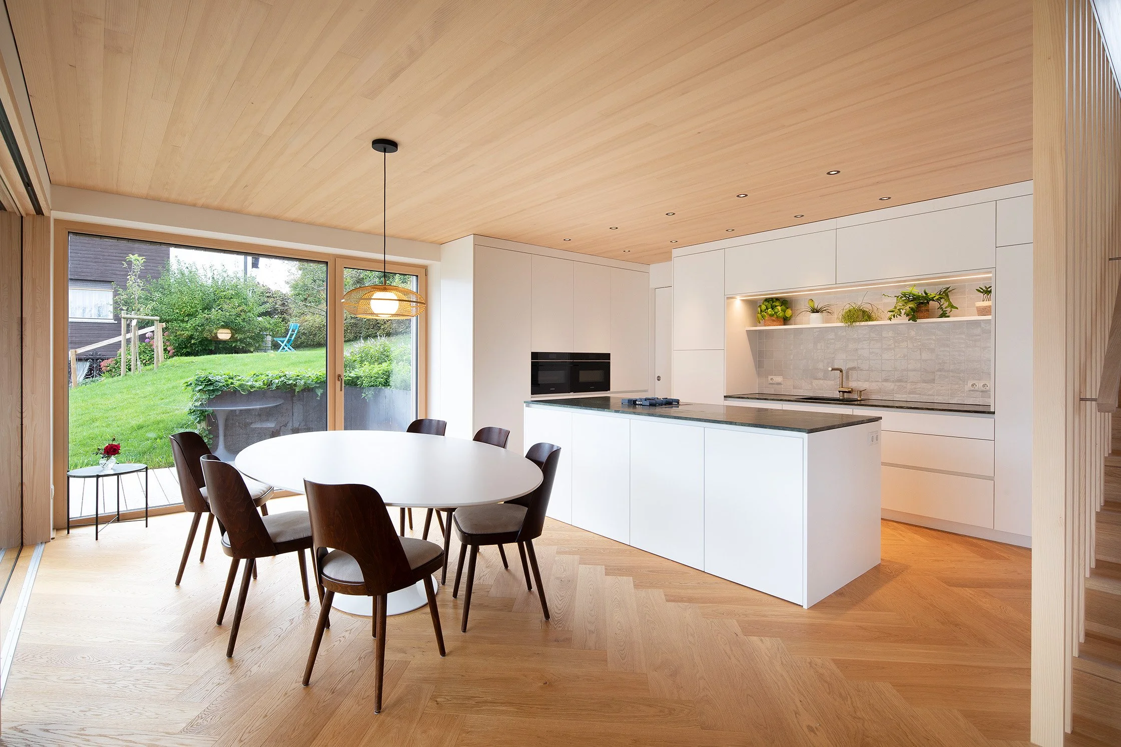 wohnen-kochen-essbereich-lichtdurchflutet-haus-hm.jpg