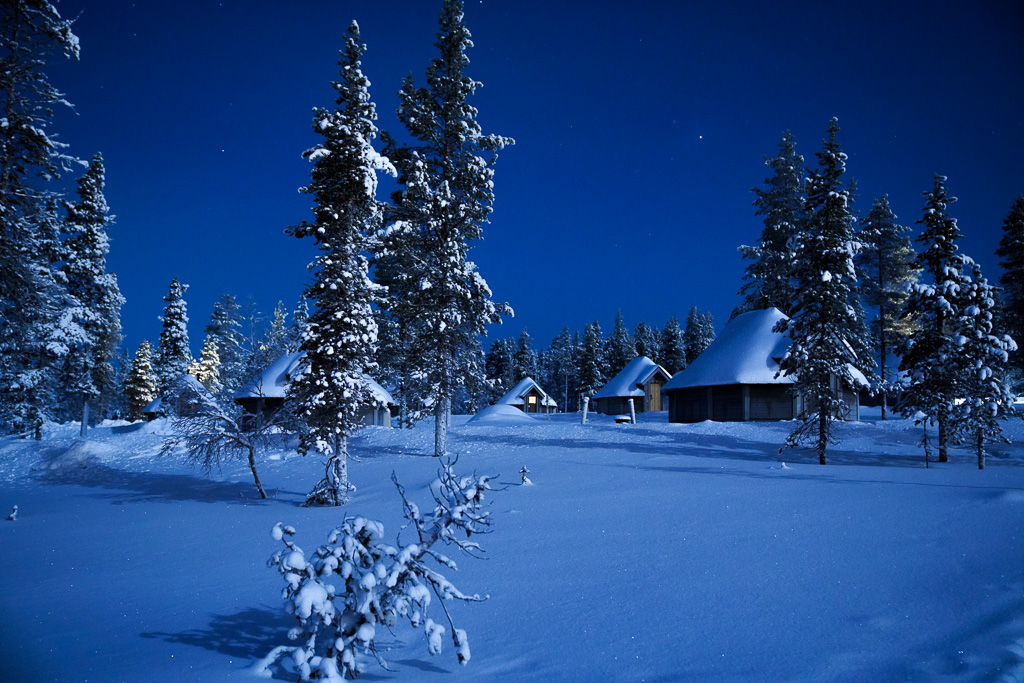 Northern Lights Village aurora cabins night.jpg