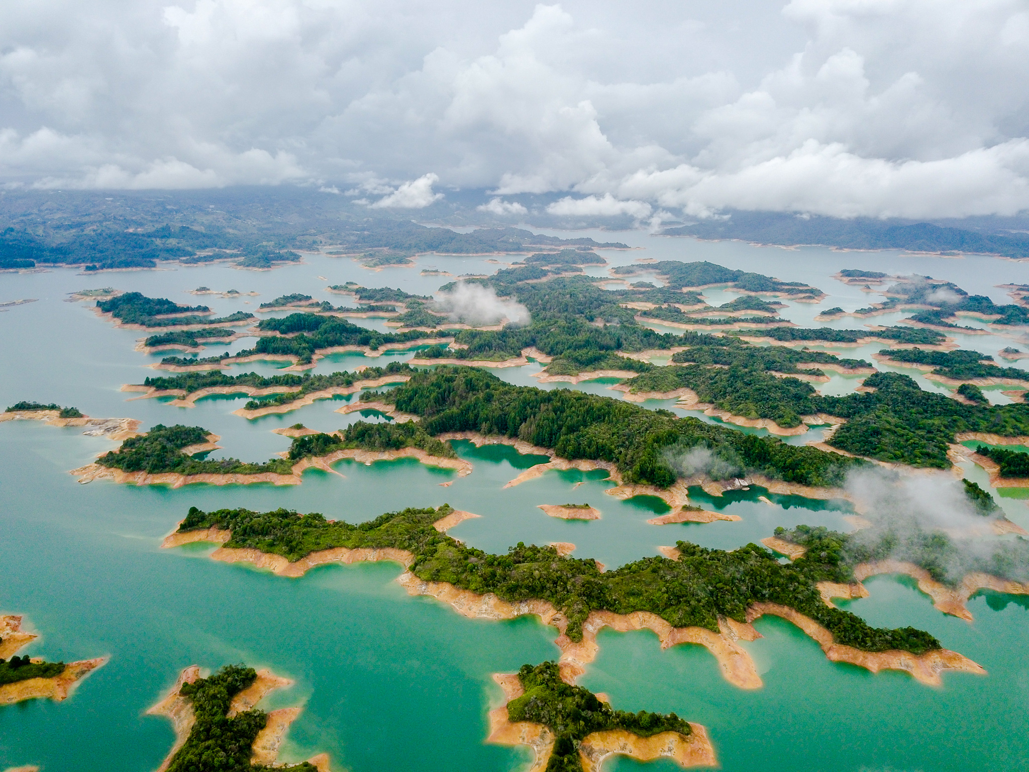 Guatapé lake.jpg