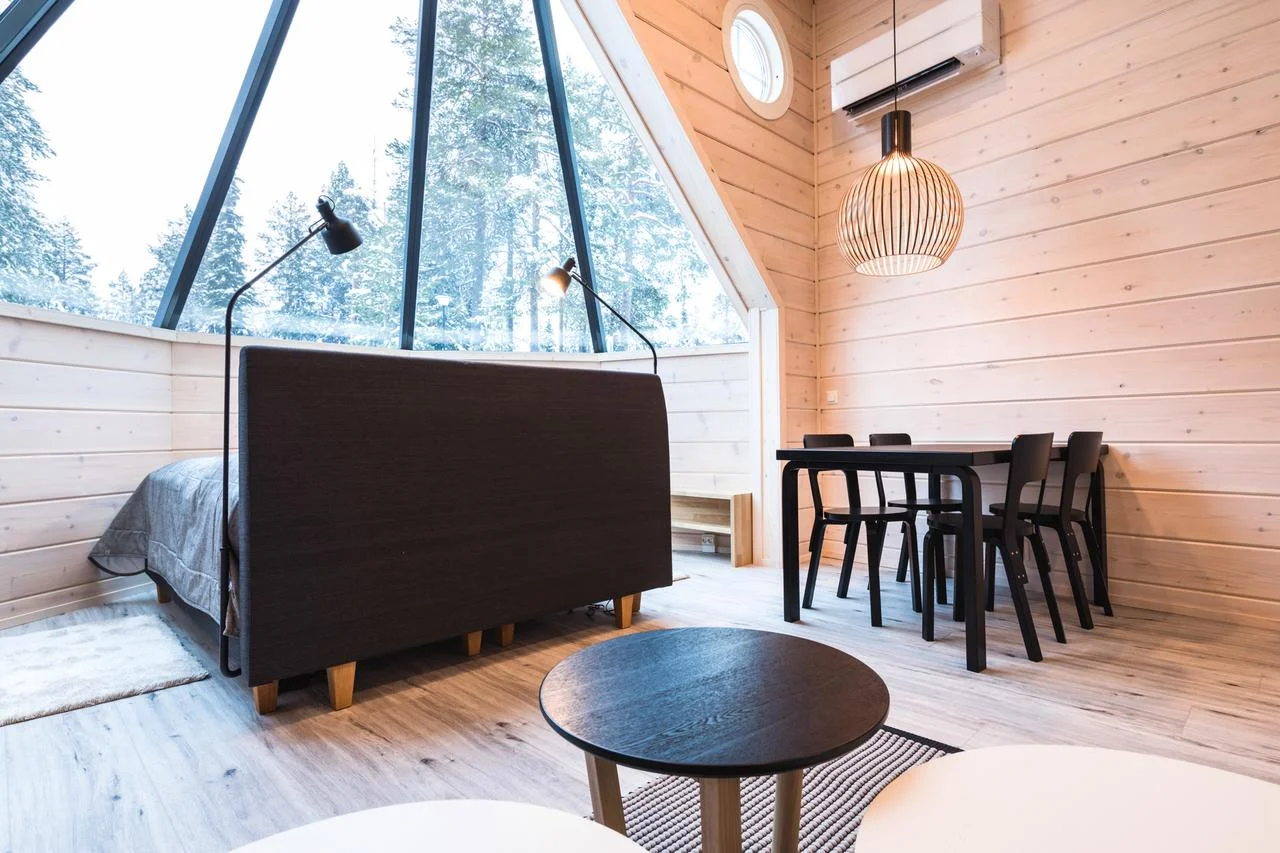 Pyhä igloos inside.jpg