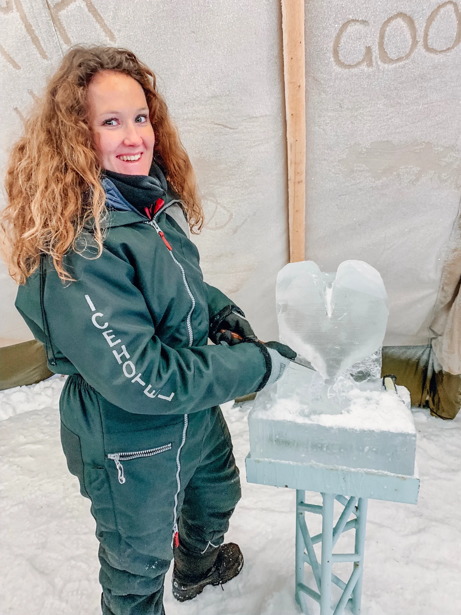 ice-hotel-ice-sculpting-class.jpg