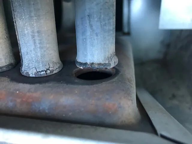 HEAT EXCHANGER CELL WITH A COMPLETELY BROKEN SEAL