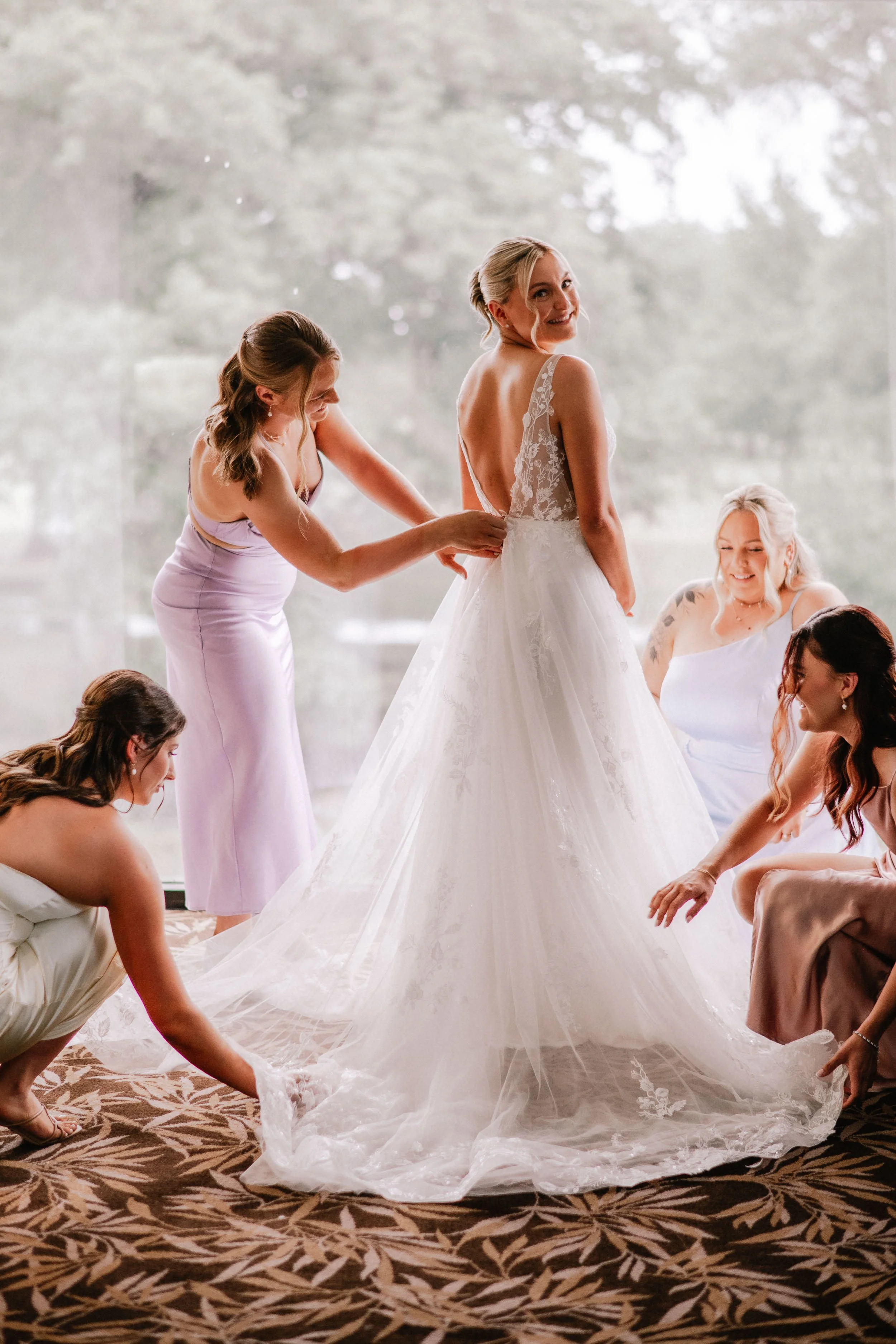 wedding photography bride and bridesmaid prep