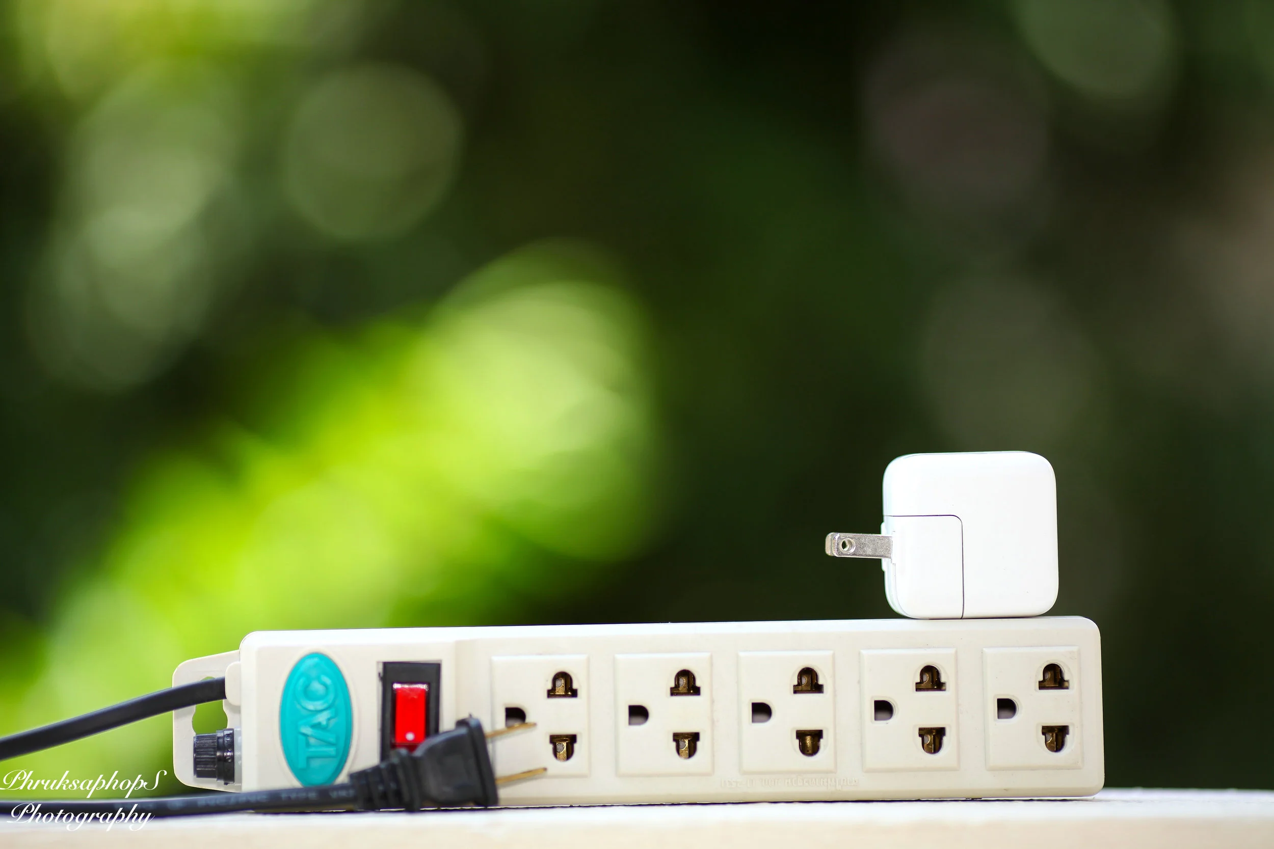 Go Unplugged! Let Hired Photographers Do Their Job! ให้ช่างภาพเค้าทำงานเถอะครับ :)