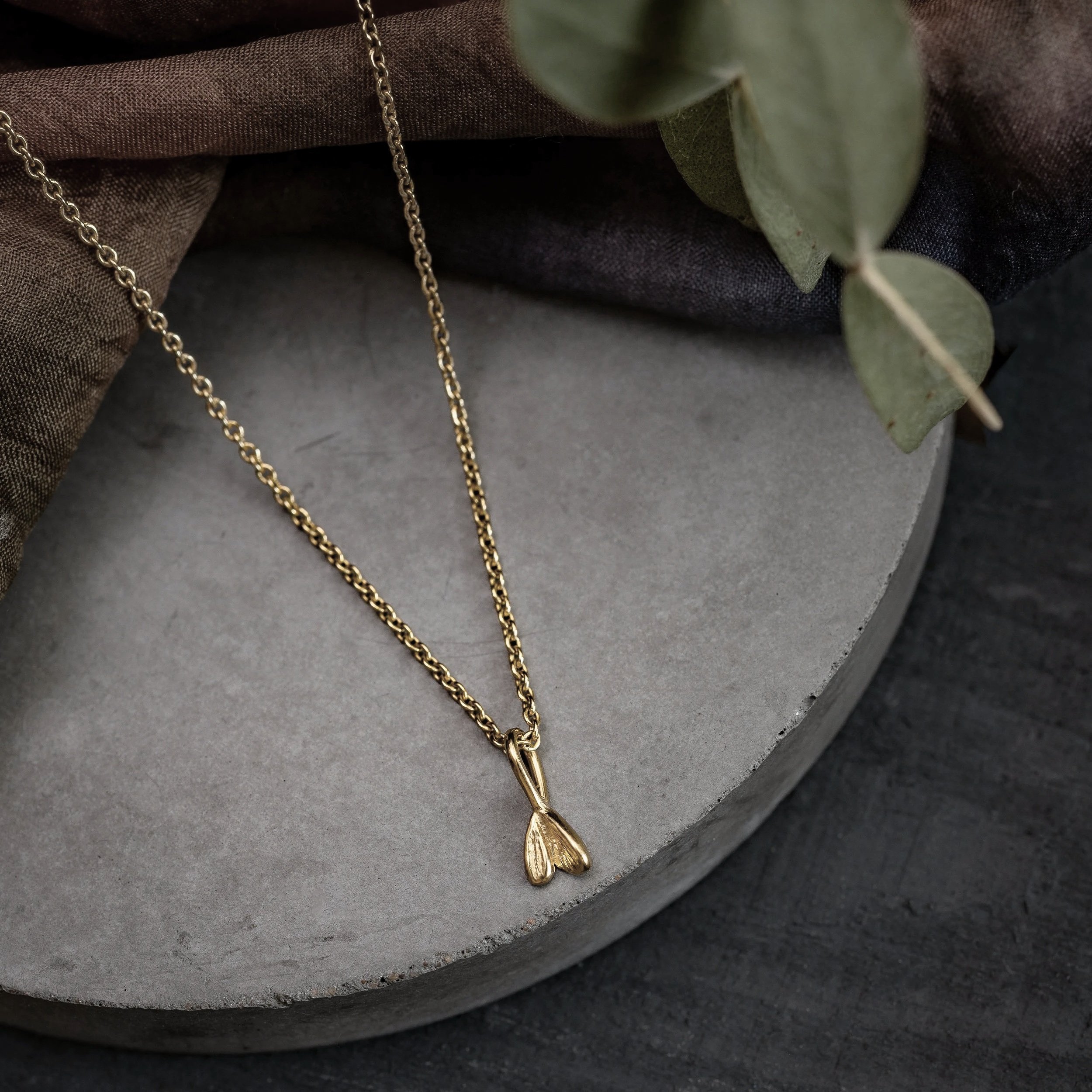 SEEDLING - delicate pendant - 9ct gold