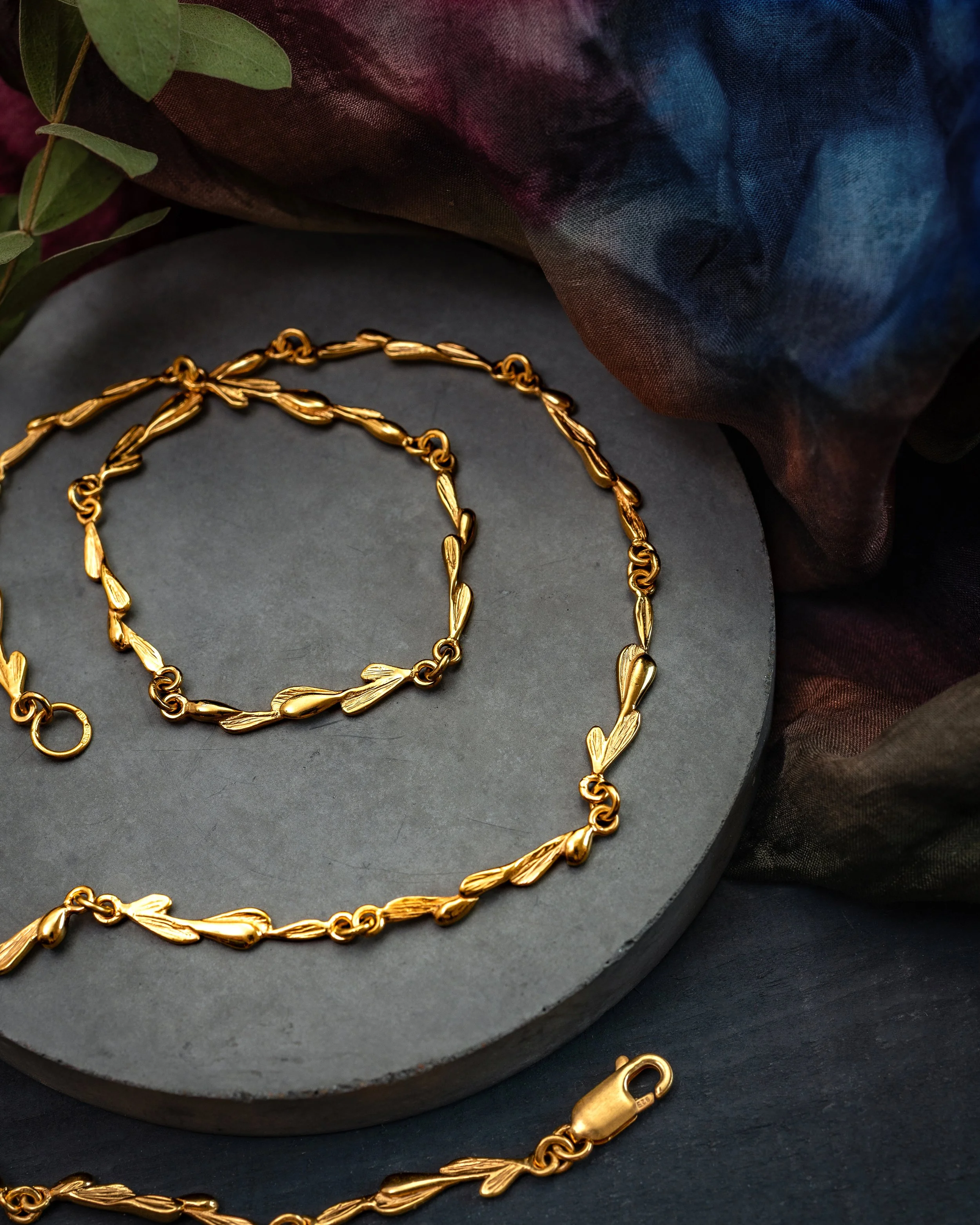 garland necklace 3.jpg