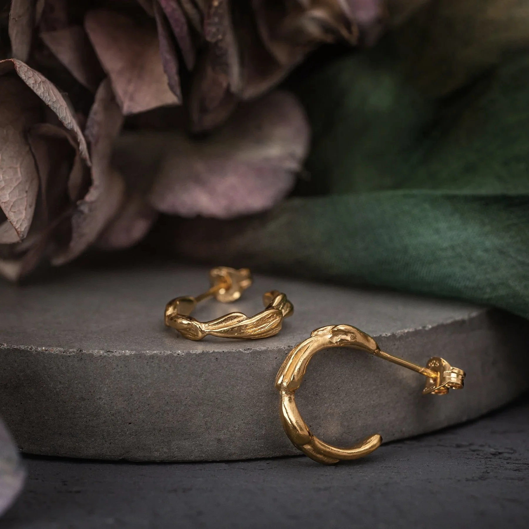 CORONET - sculptured hoop earrings - 9ct gold