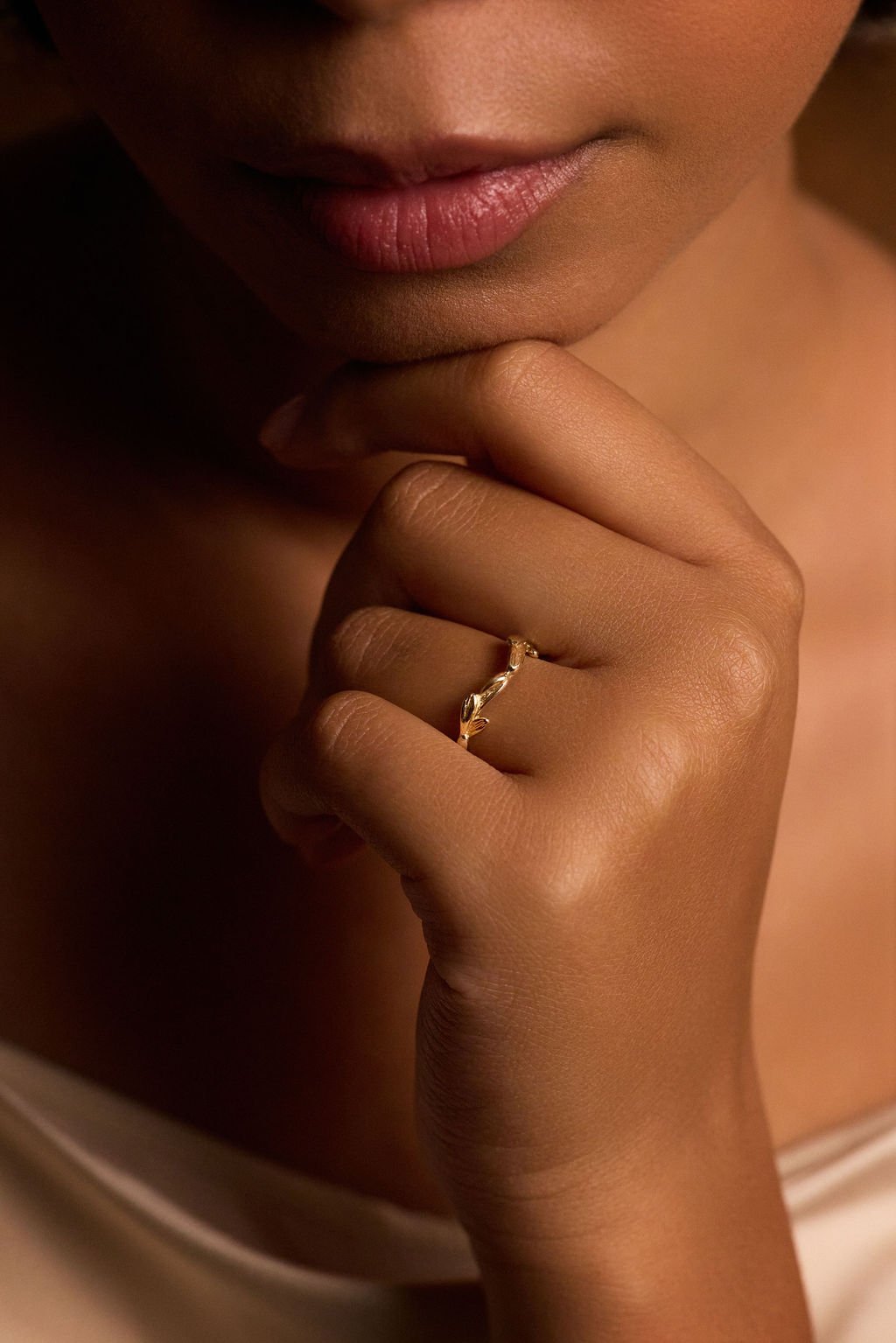 DIADEM - shaped wedding band - 9ct gold