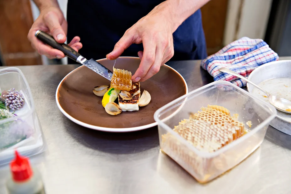Plating Perfection: Tom lets the honeycomb straight from the hive steal the show. Photo credit: Lottie Hedley