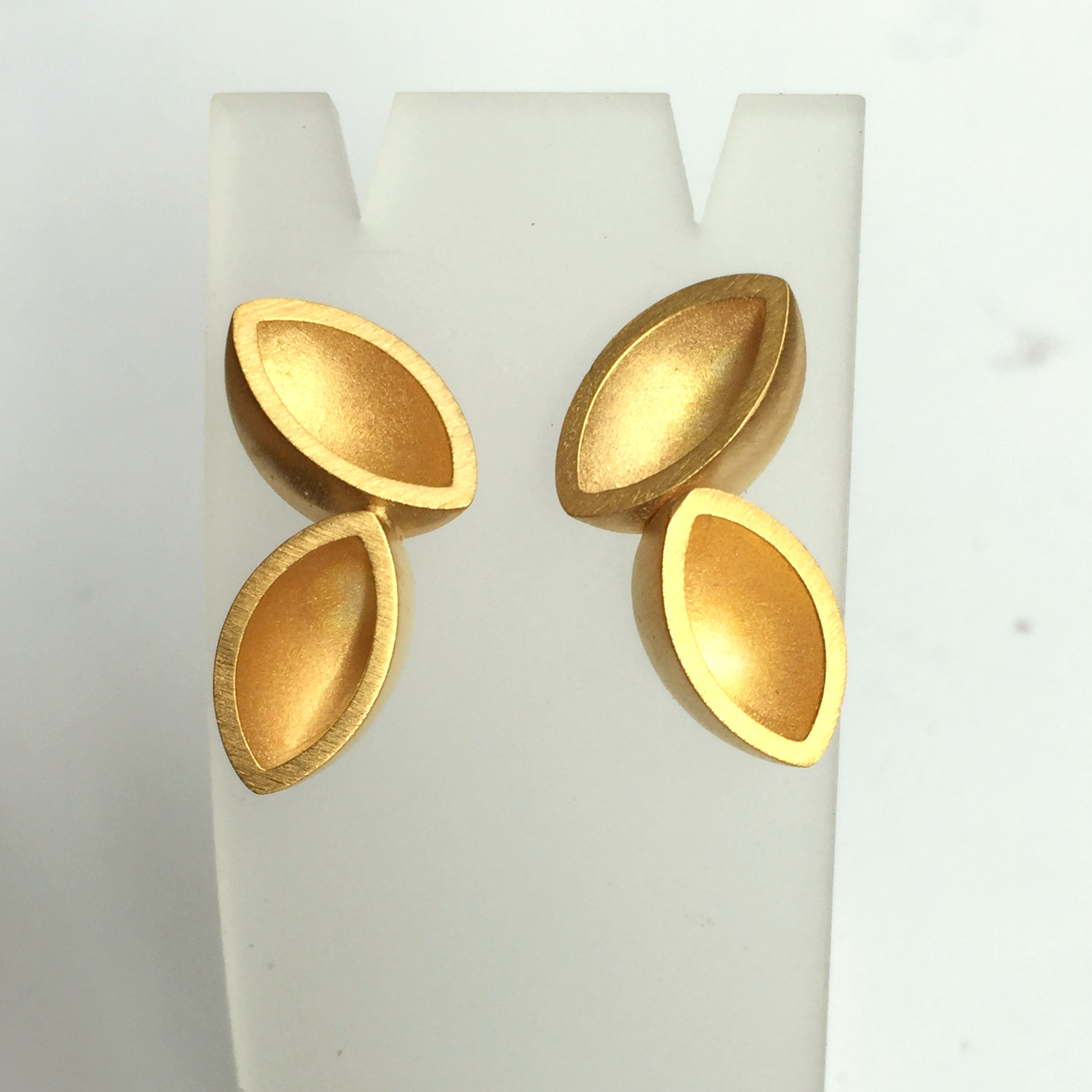 24 large ellipse gold 2.jpg
