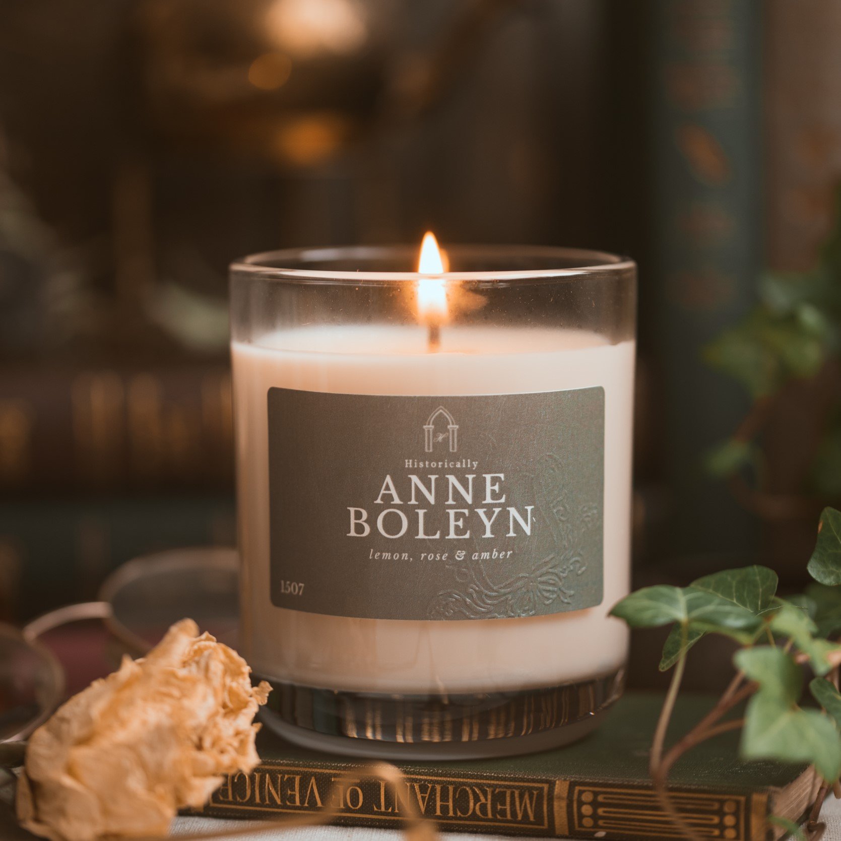 Anne Boleyn candle tudor.jpg