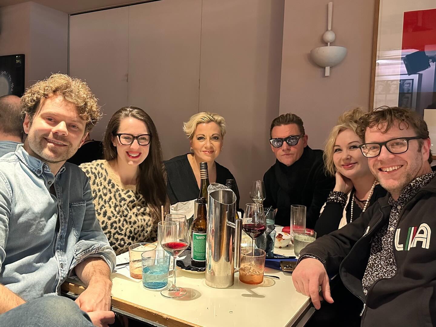 A highly commendable second place for Team TVA last night @thegrouchoclub quiz hosted brilliantly as always by @lucyportercomic &amp; @jenny_from_the_quiz @fingersbuzzers 👏
Thank you to my excellent TVA teammates for your fabulous contributions - it