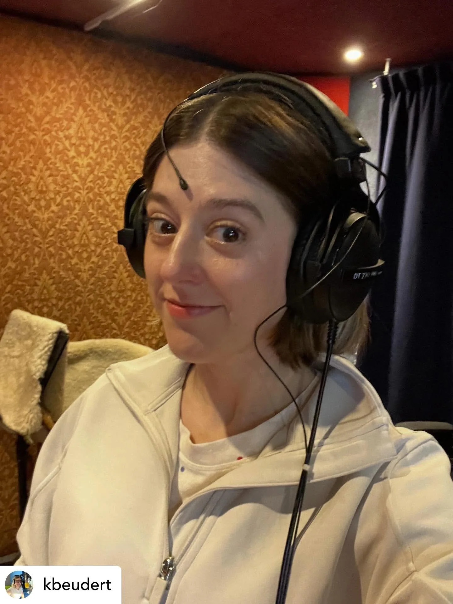 A busy day of gaming v/o for TVA&rsquo;s @kbeudert - firstly @omuk_london for @linjasound and then from her home studio for @soundcutsltd 🎧🎙️🎙️🎮💜👏

Get @reshare_app &bull; @kbeudert Fantastic morning recording with @linjasound @omuk_london. The