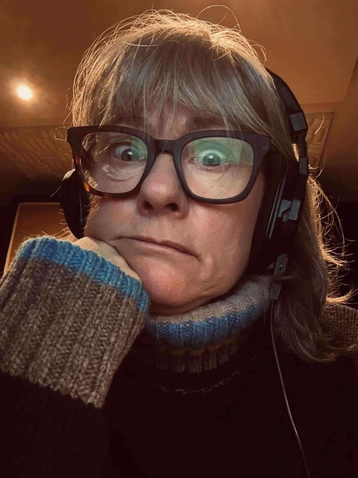 A startlingly early, top secret commercial recording for TVA&rsquo;s wonderful @emily.joyce_yesbutem this morning @yellowsharkrecordingstudio 🎧🎙️📺💜

Repost from @emily.joyce_yesbutem
&bull;
7.00 voice over on a Saturday morning. I am being mainly