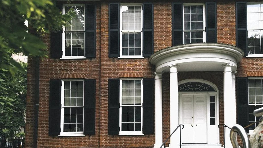 brick-home-with-columns_925x.jpg