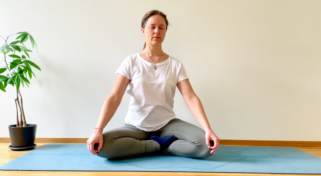 How to Position Your Body for Meditation - Best Meditation Positions - Gaiam