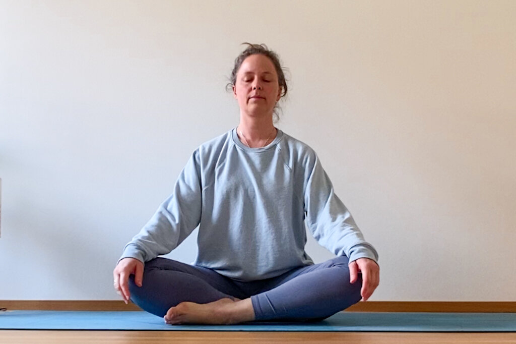 Siddhasana: the 1 pose you need to try for the best meditation — Tes Cours  de Yoga en Ligne - The Sakura Yoga