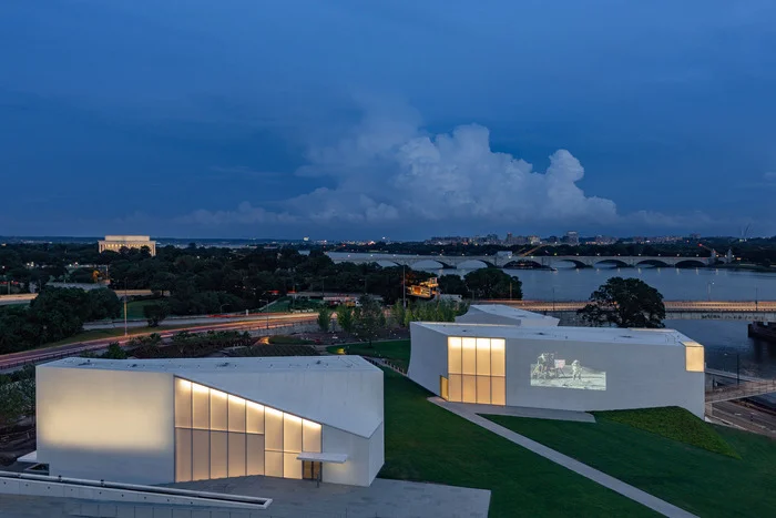 Steven Holl’s Subtle ‘Reach’ Humanizes the Kennedy Center