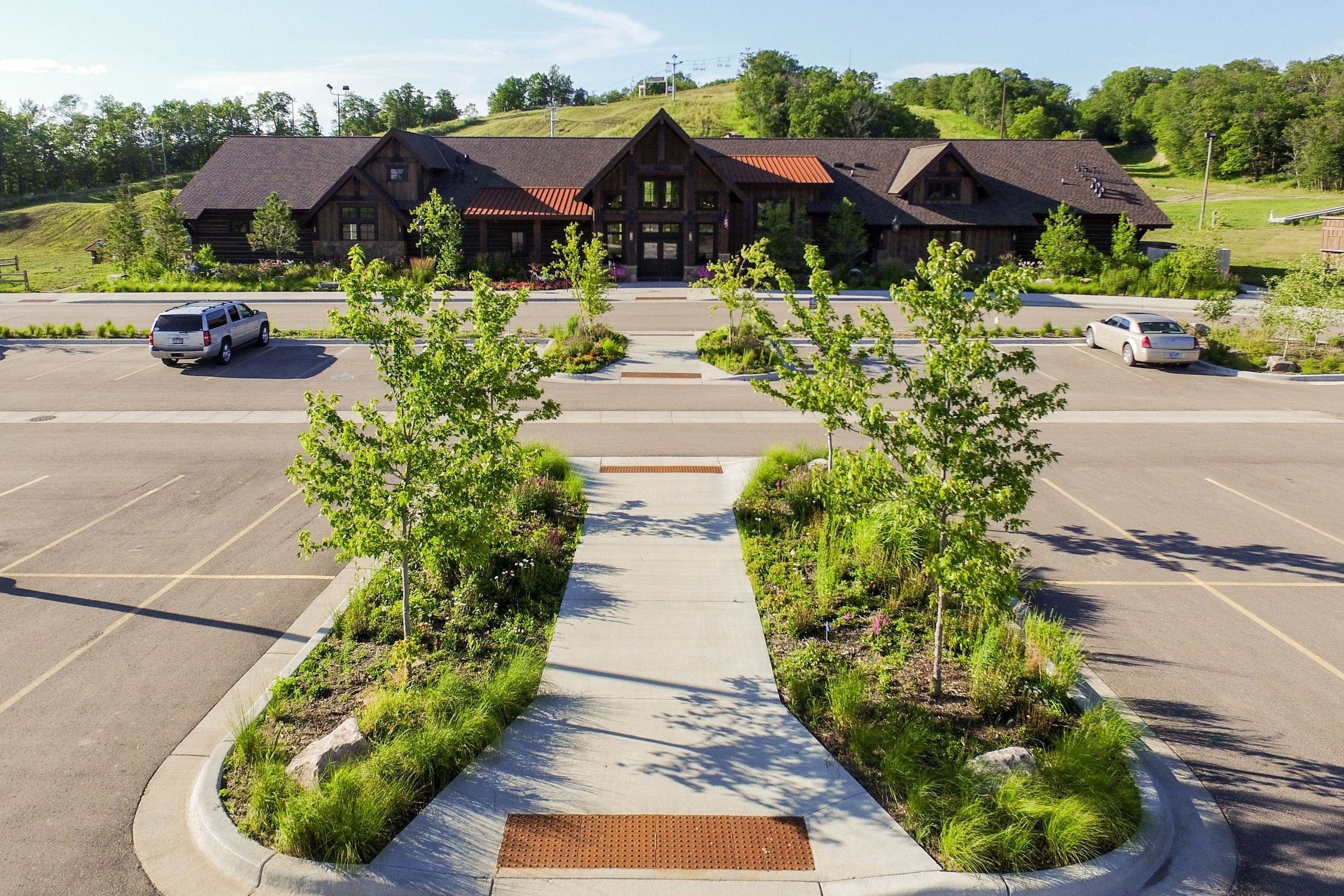The entire parking lot was designed to keep a natural environment look.