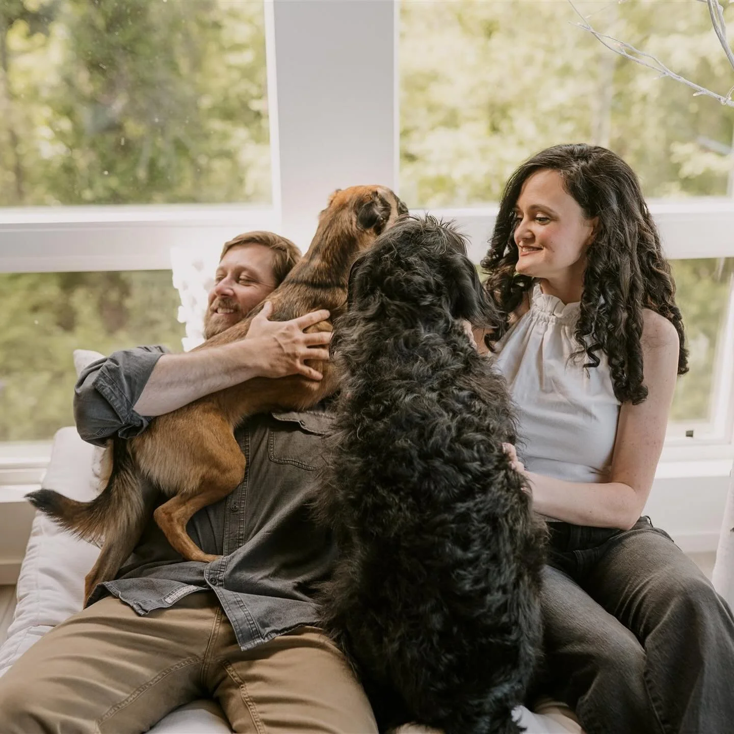 One benefit of an un-rushed elopement experience?
Plenty of time to hang with your pups 🐶