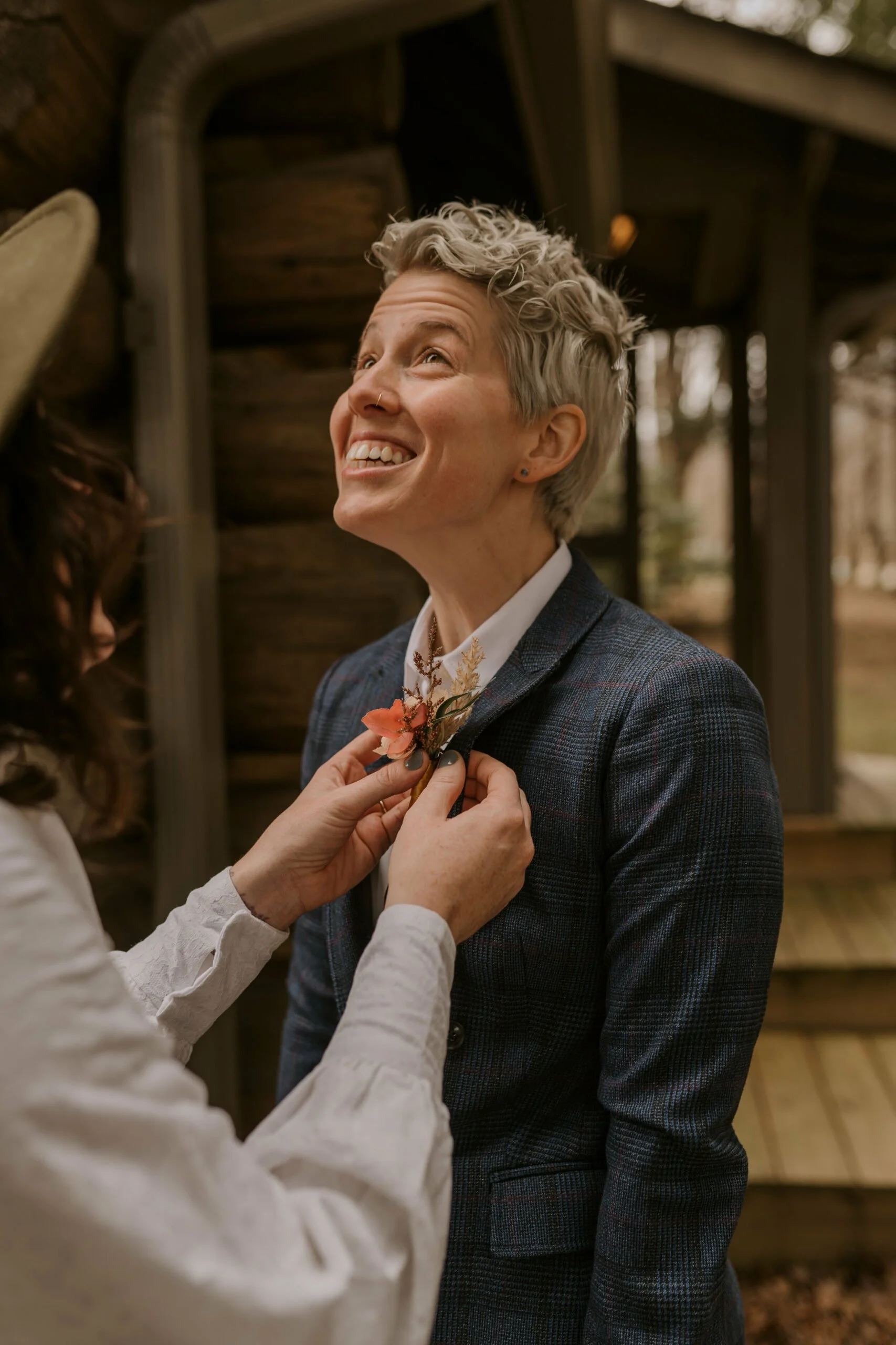 winter-elopement-boutonniere-pinning-scaled.jpg