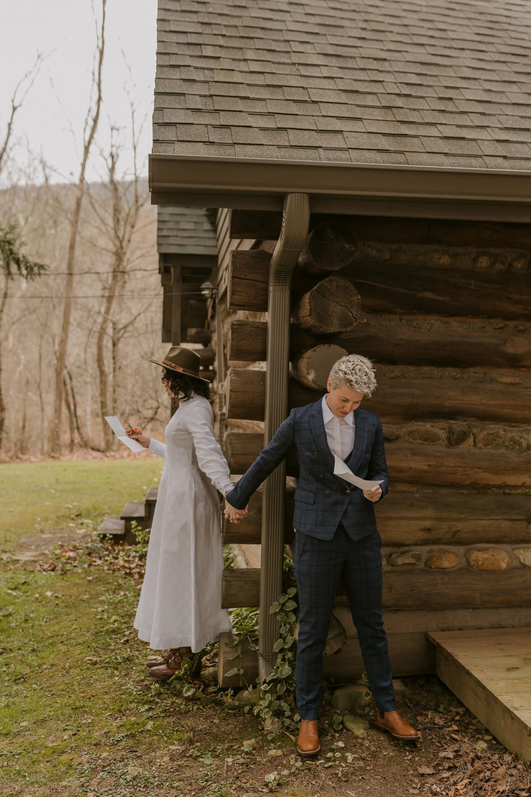 winter-elopement-holding-hands-scaled.jpg