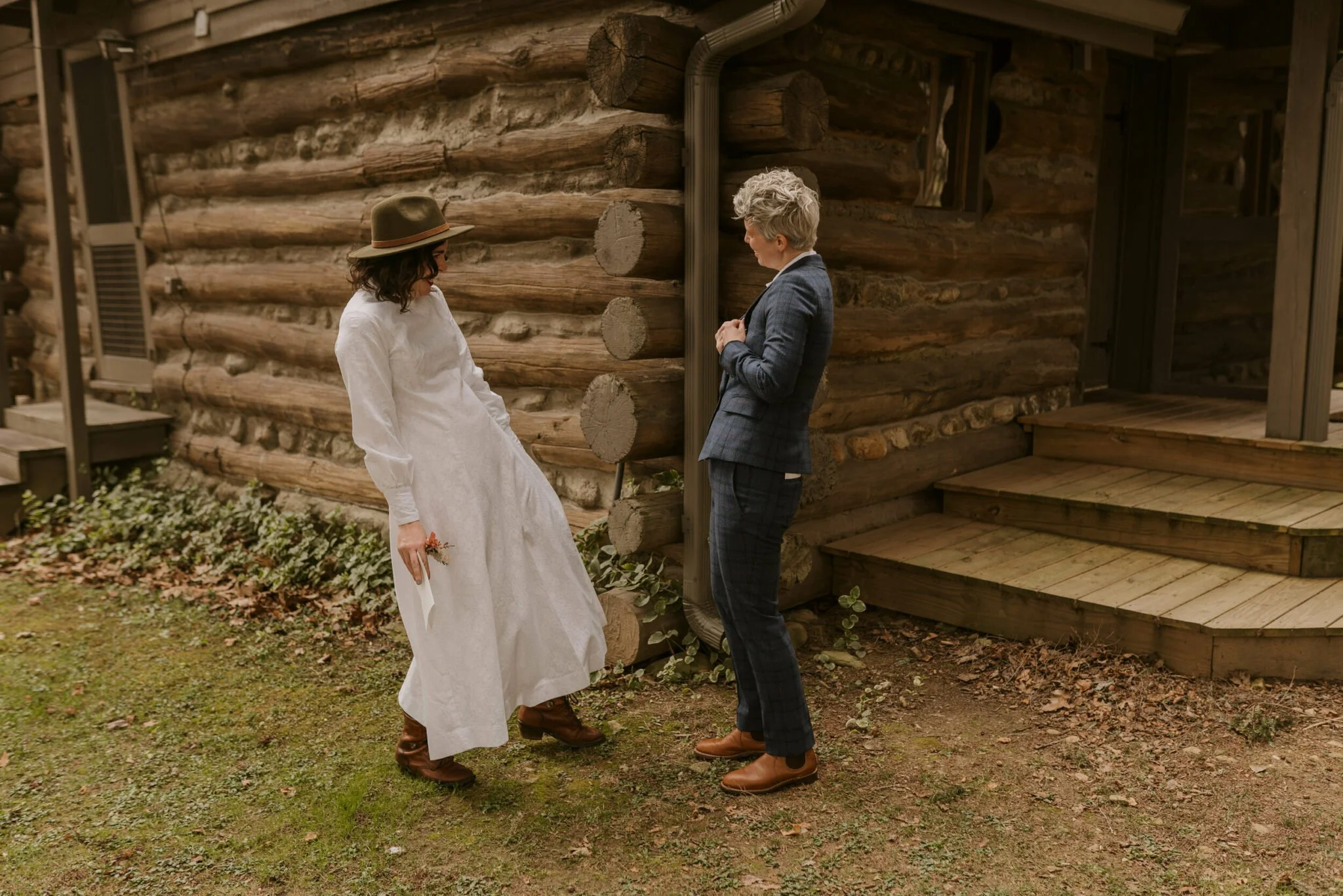 winter-elopement-wedding-attire.jpg