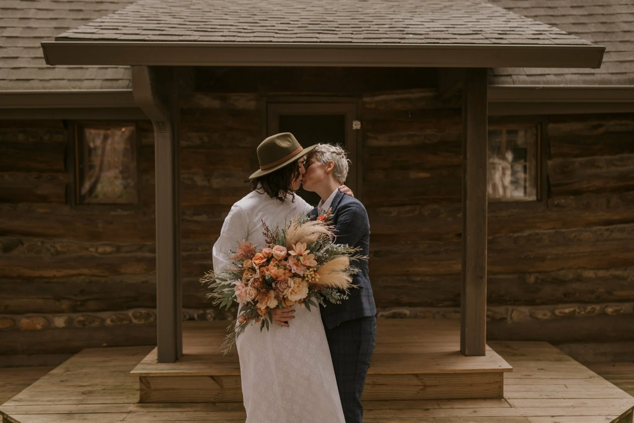 winter-elopement-kisses-outside.jpg